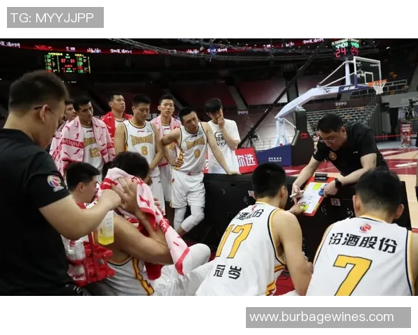 赛后复盘:上海篮球队与北京篮球队的精彩对决与战术分析 赛后复盘:上海篮球队与北京篮球队的精彩对决与战术分析