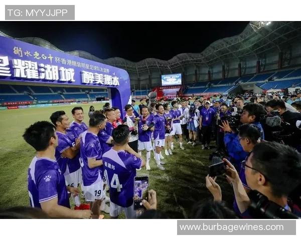 足球明星如何通过自身经历培养孩子的品格与团队精神