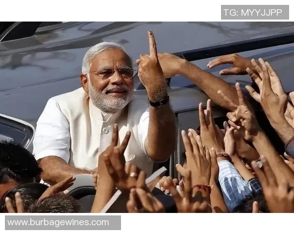 足球明星挂画与莫迪的奇妙碰撞揭示了体育与政治的深层联系 足球明星挂画与莫迪的奇妙碰撞揭示了体育与政治的深层联系