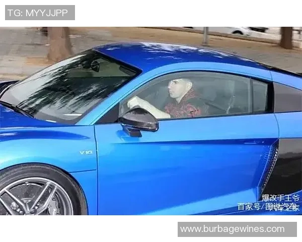 足球明星的奢华座驾揭秘球场之外的豪华生活与个性选择 足球明星的奢华座驾揭秘球场之外的豪华生活与个性选择