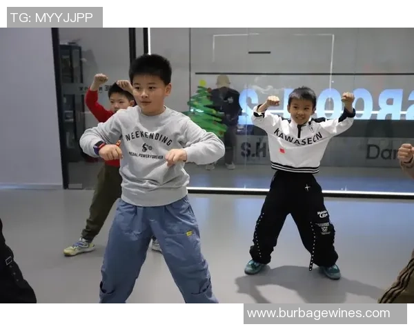 街舞焦点：南京街舞队的团队协作探讨